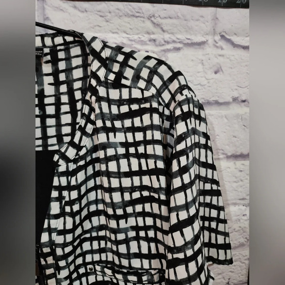 Apt 9 black and white blouse with zipper accent on front Size 2XL - Picture 3 of 5